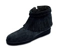 Knöchelhohe Lammfellfransenstiefel in der Farbe schwarz